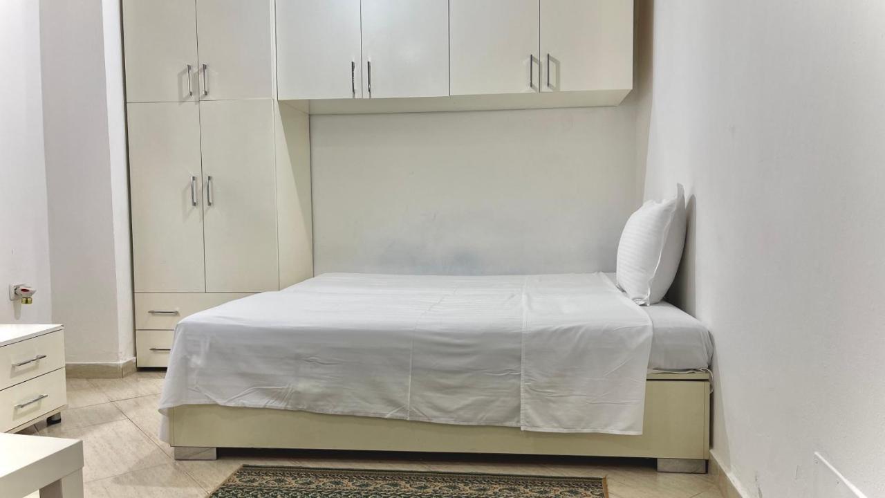 Brilant Studio Apartment City Center 地拉那 外观 照片